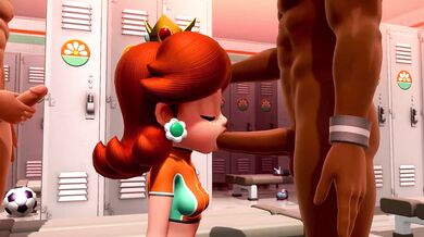 The hot secretary Daisy was caught red-handed while locking the room noisily in the locker room!