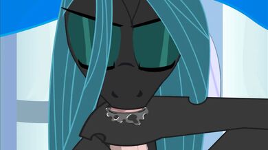Queen Chrysalis [tiarawhy] gets double penetrated by two hot guys and moans loudly as they pound her hard