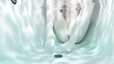 The Naked Truth about Ms Barbara - A Spellbinding Tale of Pleasure and Desire in the Bathtub [Guheihei]