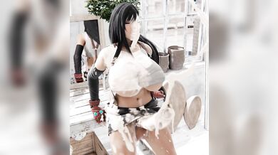 Milky Futanari Cumshots featuring Tifa Lockhart