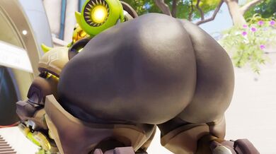 Orisas Twerking Sensation in Slow Motion