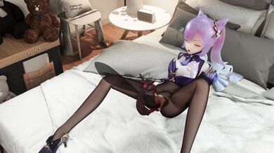 Asian beauty Keqing and her pet insect explore the hotel room (MiaoShaQuan)