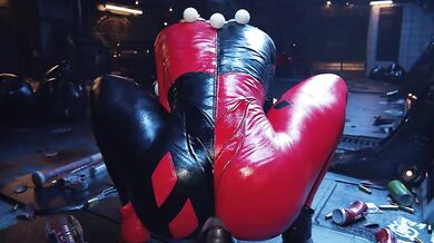 Harley Quinn Rides Her Favorite Toy [Legendado PT-BR]