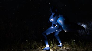 Luna gets stuck without sound during her solo show!