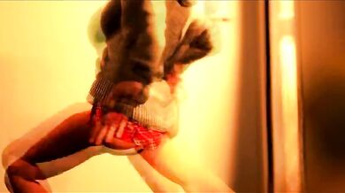 Watch as this hot futa takes a shower and gets fucked by her petite friend in Klein Voimond!