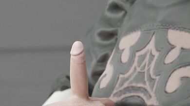 2 Busty Teases on the Red Carpet