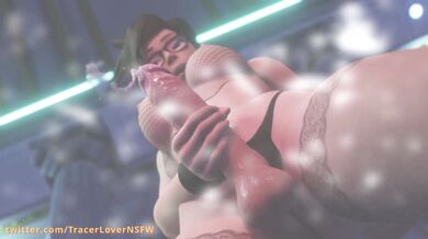 Watch this hot FUTA solo cum video featuring TRACER