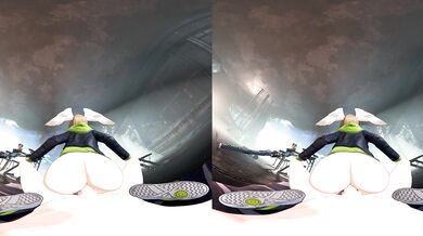 Horny bird gets up close and personal in Virtual Reality