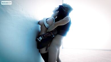 Tifa gets pinned down by a mischievous Wanksy