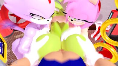 Sexuality Abounds as Sonic and Tails Bone in the Shower
