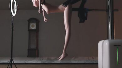 The Snow Queens Frosty Love Machine [ero100]