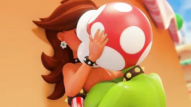 Daisy has a sweet tooth for Piranha kisses [WYERFRAMEZ]