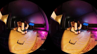 Virtual Reality Invasion: Meis Premium Experience