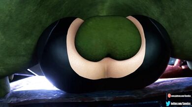 Black Widow and Hulk Smash the City in an Epic Battle to Save Ass