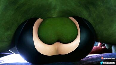 Black Widow and Hulk Smash the City in an Epic Battle to Save Ass