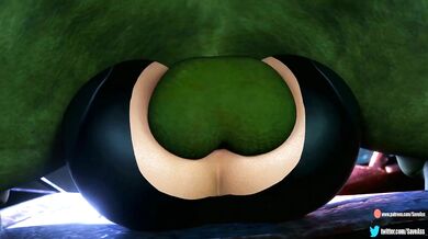 Black Widow and Hulk Smash the City in an Epic Battle to Save Ass