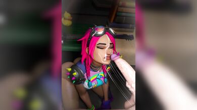 'Bright Bombshell with Amazing Boobs Splashes in 3D!'