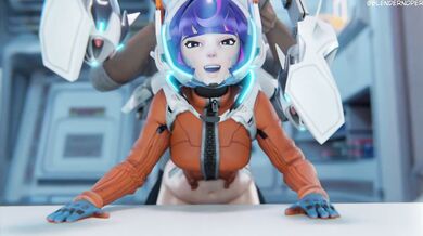 'Alien Queen Breeds with Human'