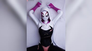 "Gwen in the Body Suit: Dark Bahamuth"