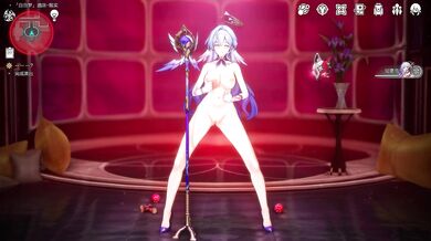 "Robin gives a sensual live concert that leaves her fans begging for more!"