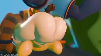 "(Jojomingles)WORK THAT BODIEWORK THAT BODIEDon't hurt nobody while you're working that body."