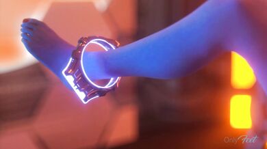 'Smutty Babes in High Heels: Sexy Ladies with Big Feet'