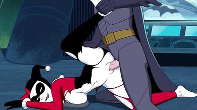 "Batman Caught Harley-Quinn's Fan Service"