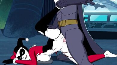 "Batman Caught Harley-Quinn's Fan Service"