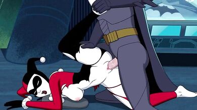 "Batman Caught Harley-Quinn's Fan Service"