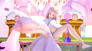 Gumming the Futanari Queen