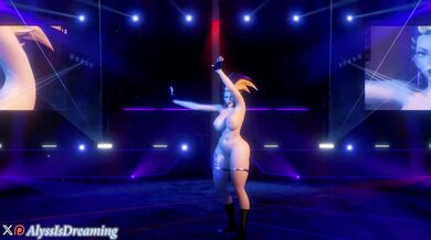 Akali, wearing new jeans, removes her clothes to reveal a naked body that dances in ecstasy