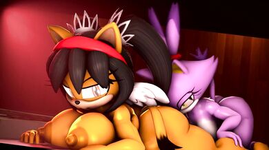 Sexy Redhead Takes A Blazing Rim Job With Honey-Laced Cream!