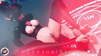 Barefoot Masseuse Delivers Sensual Foot Rubs & Sexy Feet Worship