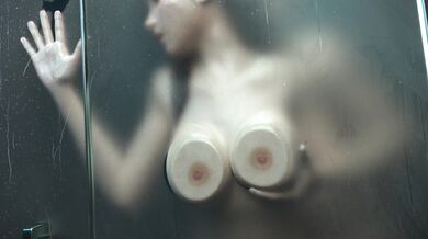 Leather-clad Tifa gets steamy in the shower with Hydra FXX!