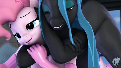 The One True Queen Pinkie [TheCraneVein] infiltrates the Royal Palace and takes her rightful place on the Throne of Erotic Fantasies!