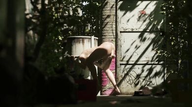 One-night stand in the rain: The naked solo version of Zaras adventure